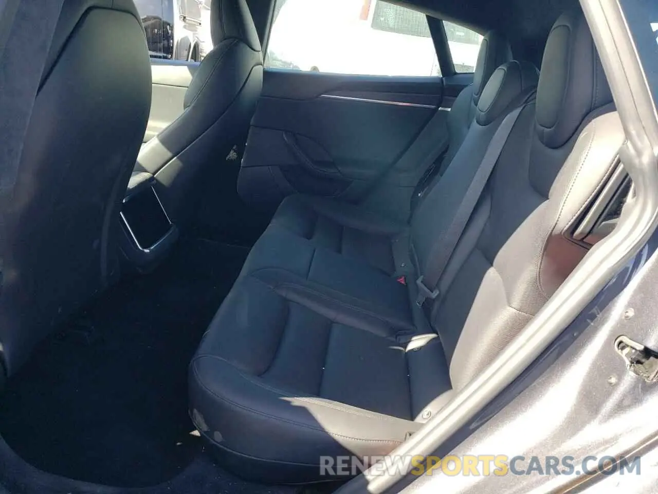 10 Photograph of a damaged car 5YJSA1E56MF439677 TESLA MODEL S 2021