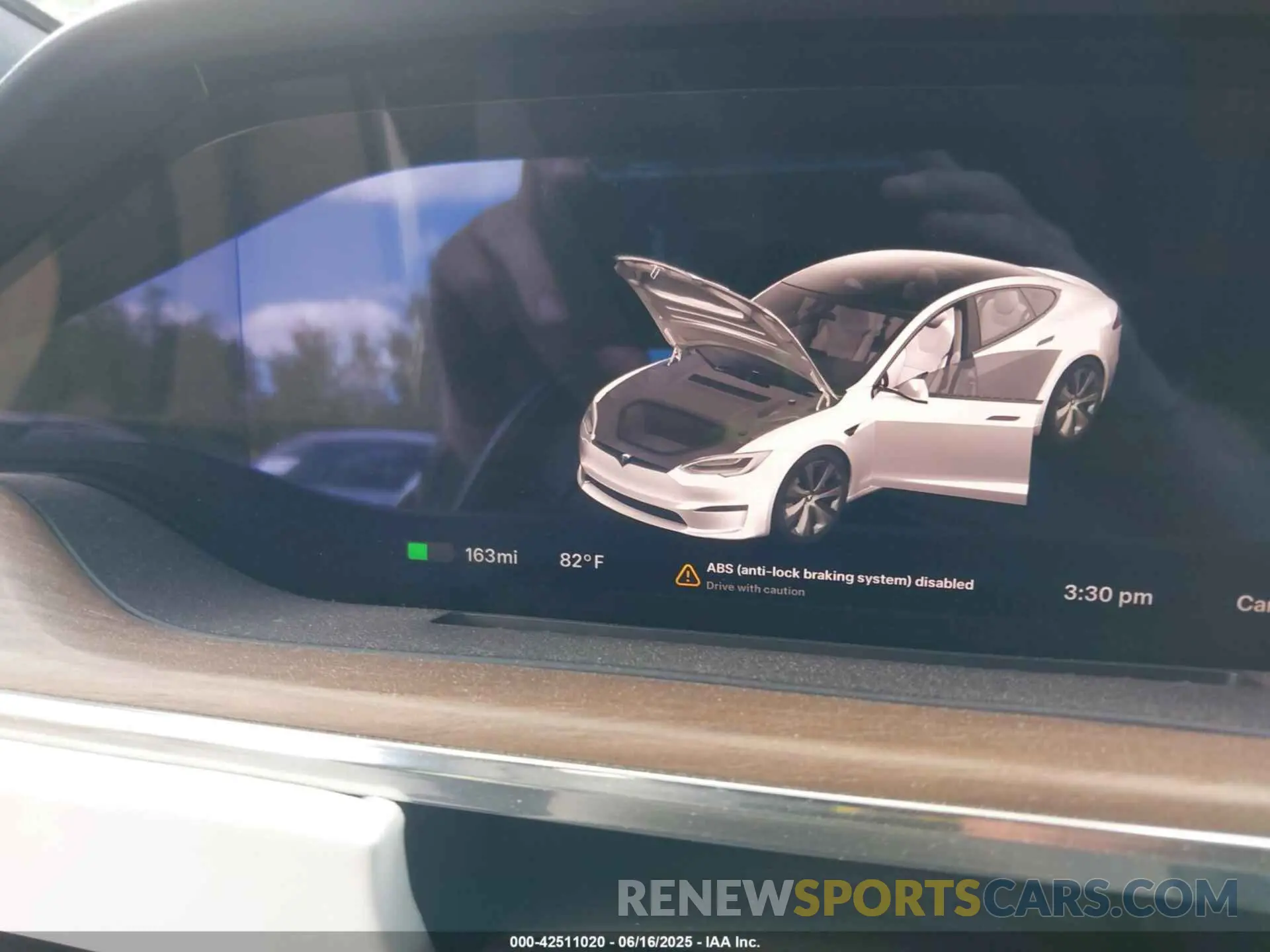 17 Photograph of a damaged car 5YJSA1E57MF428512 TESLA MODEL S 2021