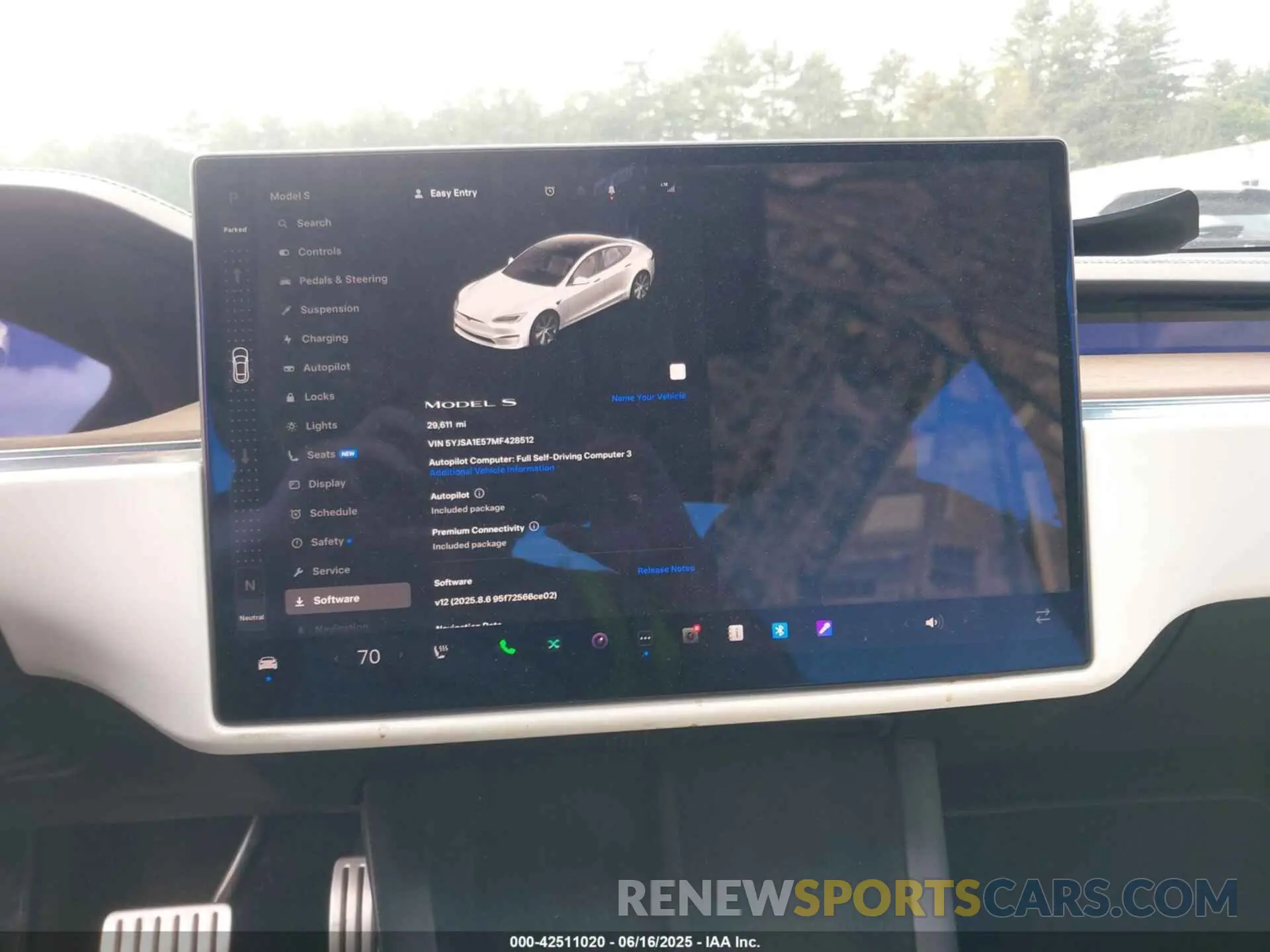 18 Photograph of a damaged car 5YJSA1E57MF428512 TESLA MODEL S 2021