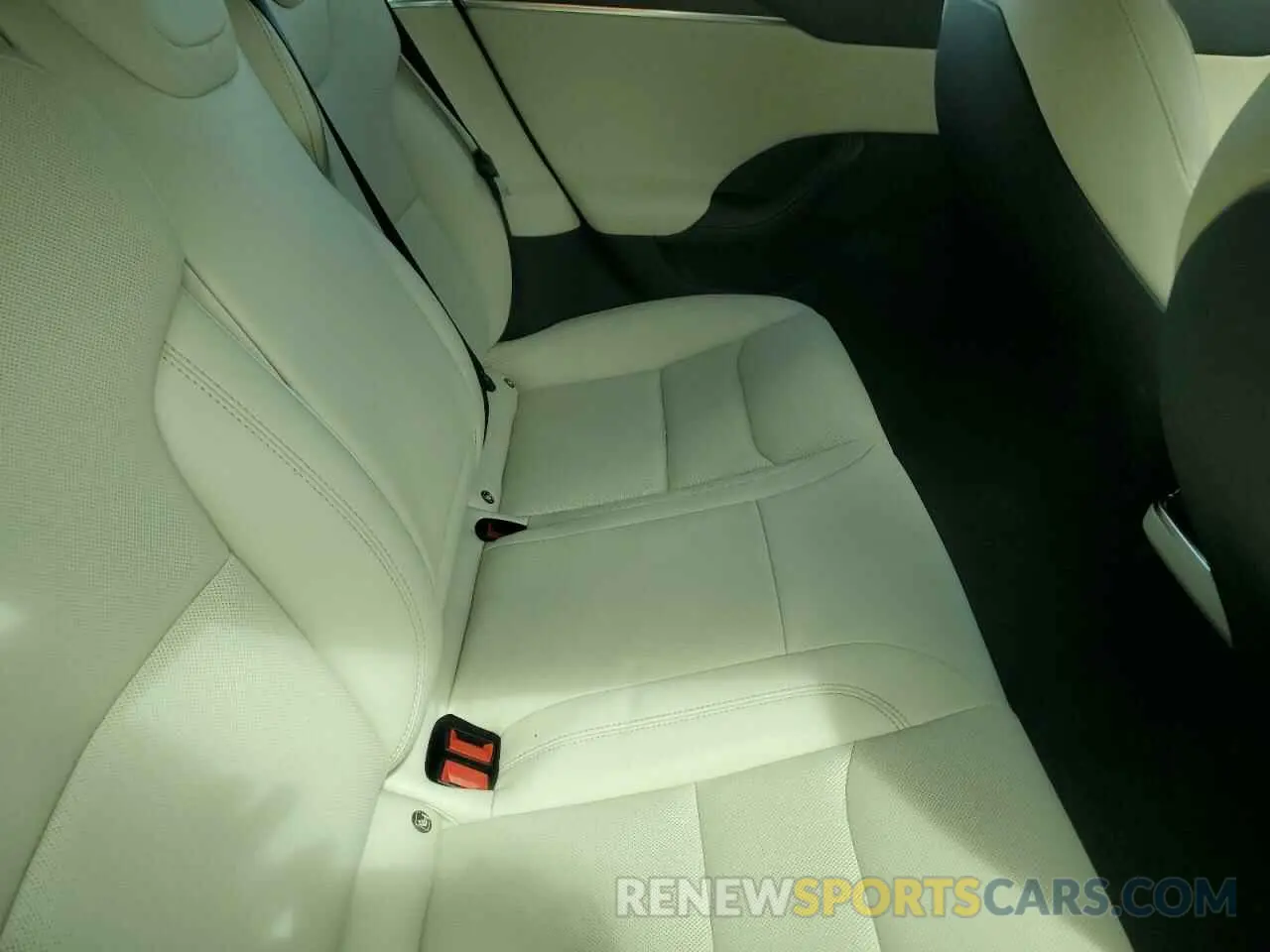 10 Photograph of a damaged car 5YJSA1E57MF453359 TESLA MODEL S 2021