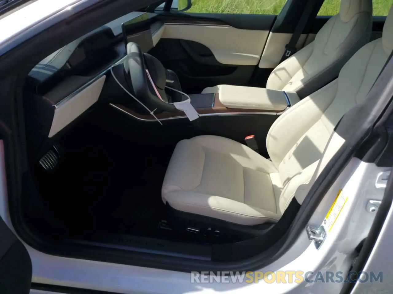 7 Photograph of a damaged car 5YJSA1E57MF453359 TESLA MODEL S 2021