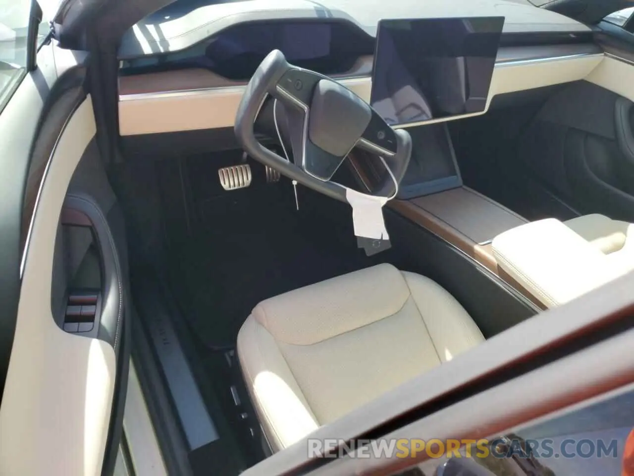 8 Photograph of a damaged car 5YJSA1E57MF453359 TESLA MODEL S 2021