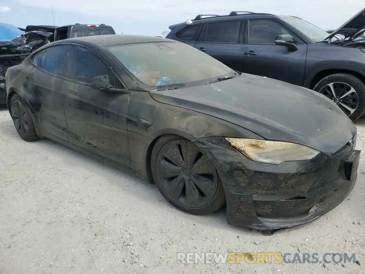 4 Photograph of a damaged car 5YJSA1E57MF454429 TESLA MODEL S 2021