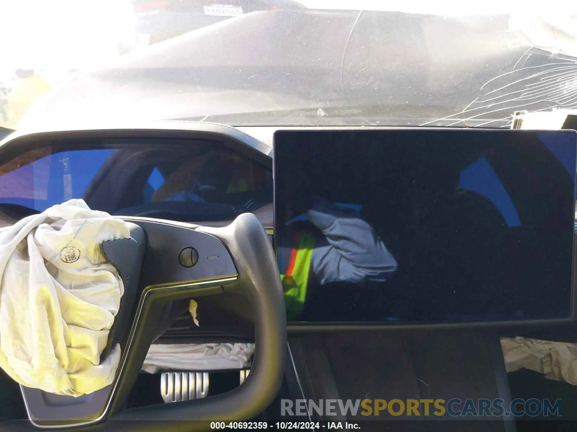 17 Photograph of a damaged car 5YJSA1E58MF429555 TESLA MODEL S 2021