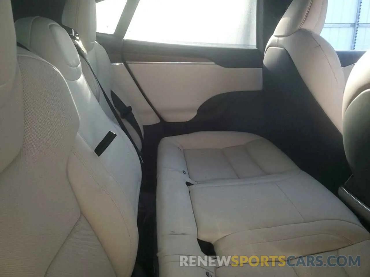 10 Photograph of a damaged car 5YJSA1E59MF439799 TESLA MODEL S 2021