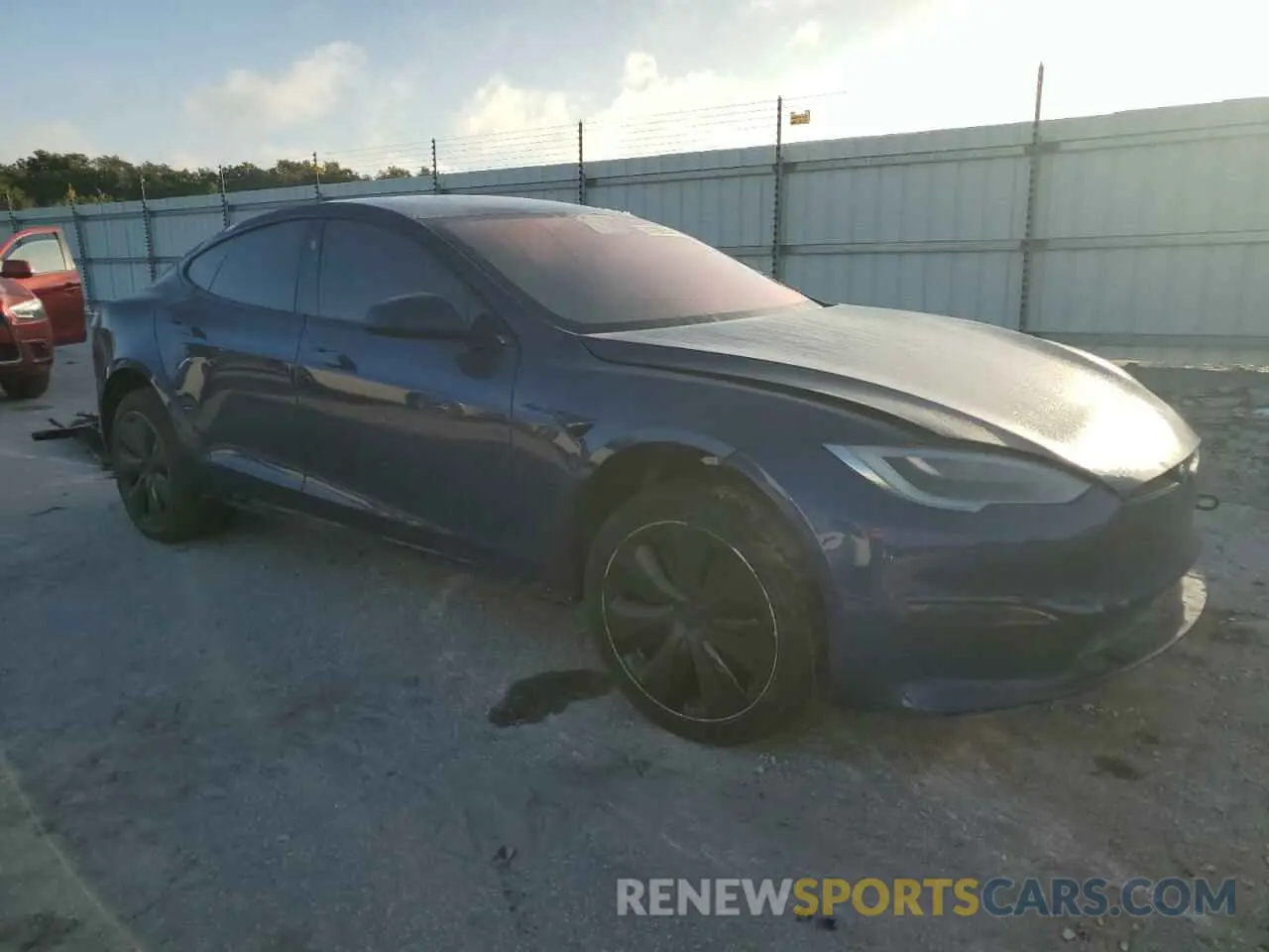4 Photograph of a damaged car 5YJSA1E59MF439799 TESLA MODEL S 2021