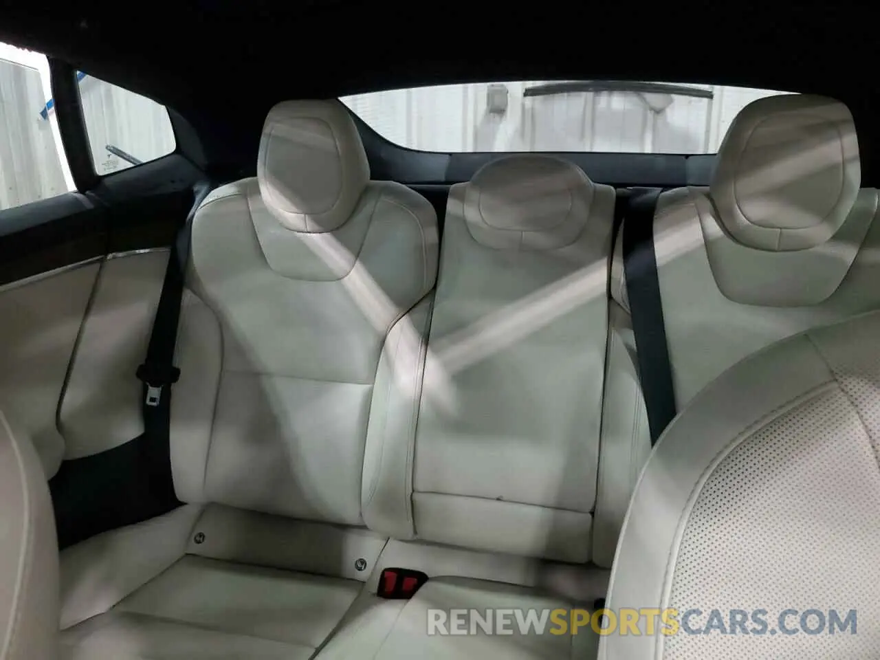 11 Photograph of a damaged car 5YJSA1E59MF455260 TESLA MODEL S 2021