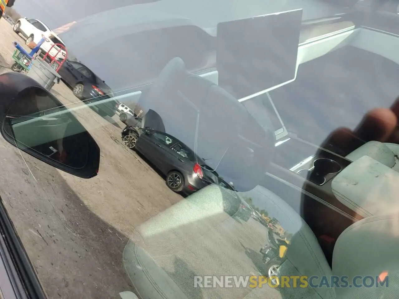 8 Photograph of a damaged car 5YJSA1E5XMF435213 TESLA MODEL S 2021