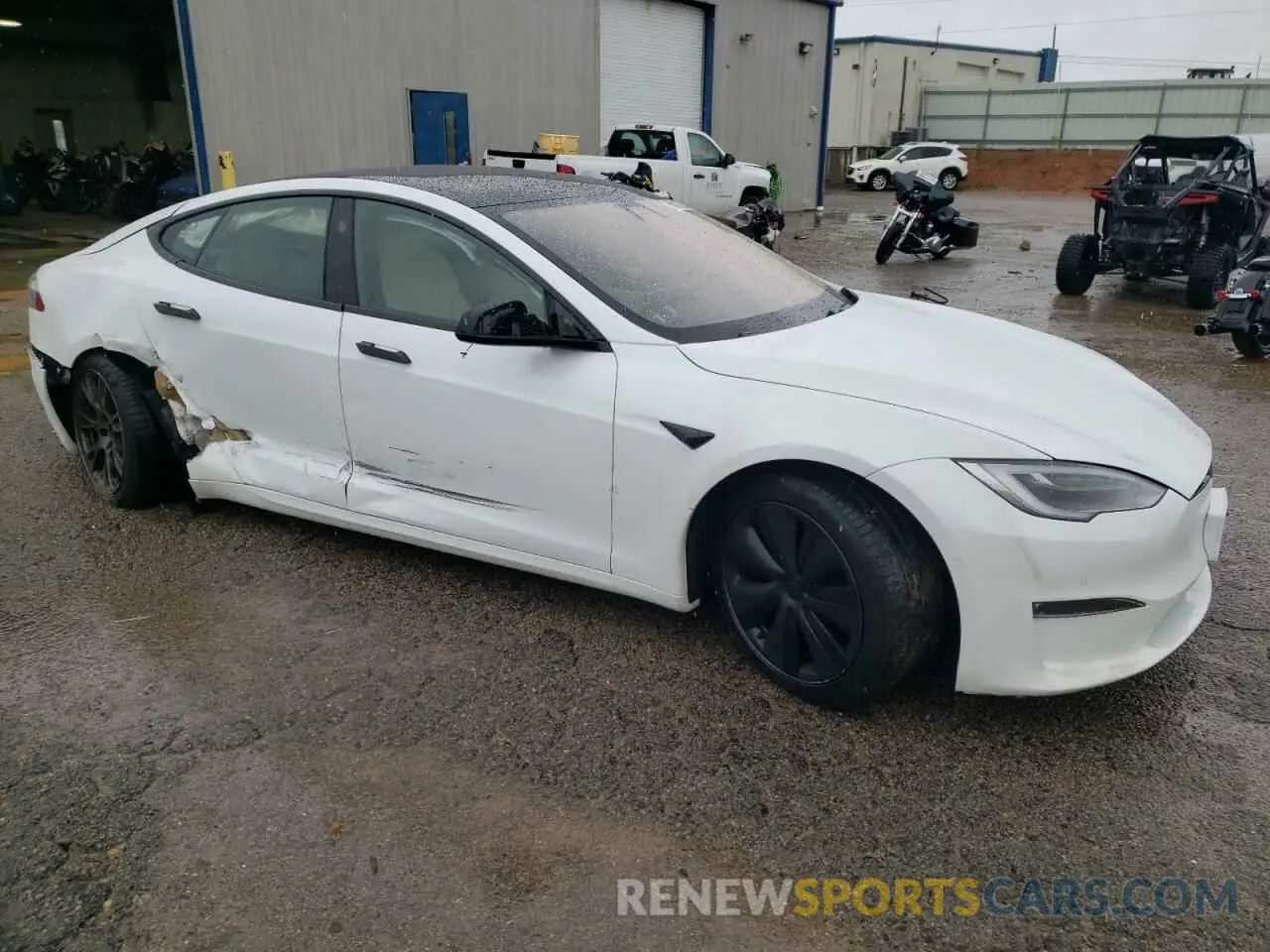 4 Photograph of a damaged car 5YJSA1E5XMF439827 TESLA MODEL S 2021