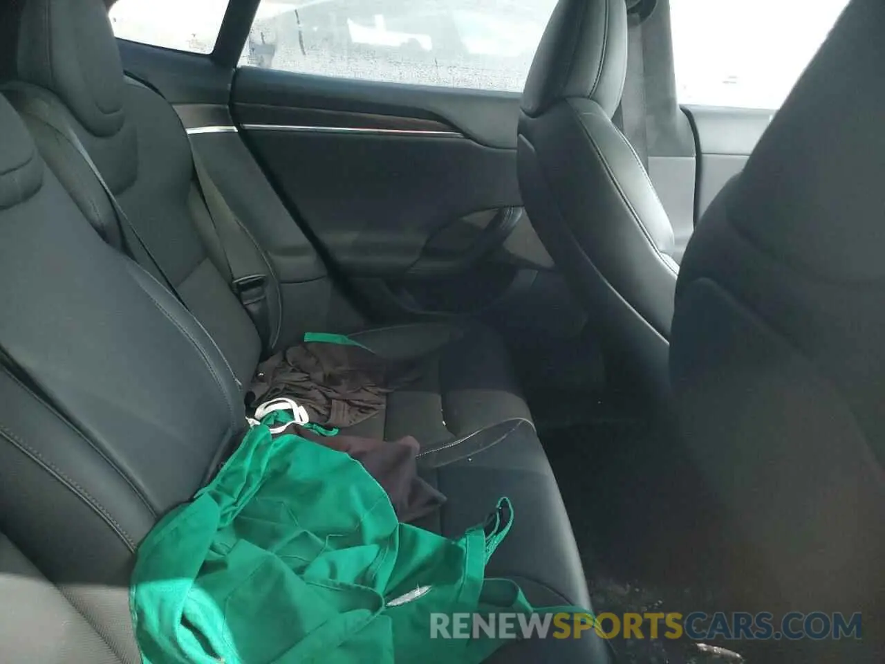 10 Photograph of a damaged car 5YJSA1E60MF439859 TESLA MODEL S 2021