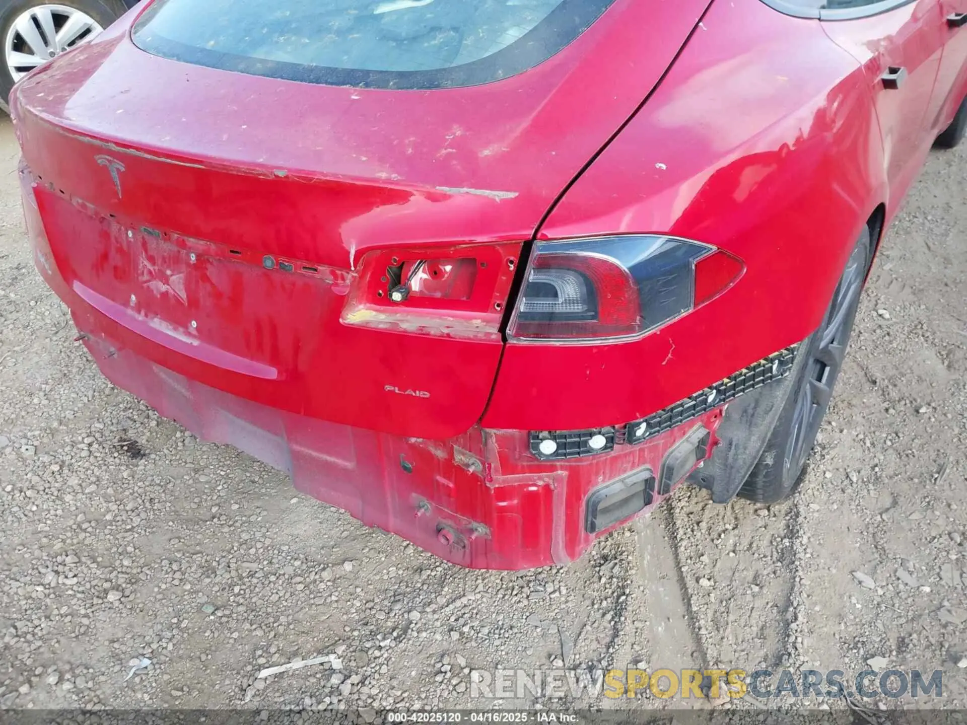 23 Photograph of a damaged car 5YJSA1E60MF447203 TESLA MODEL S 2021