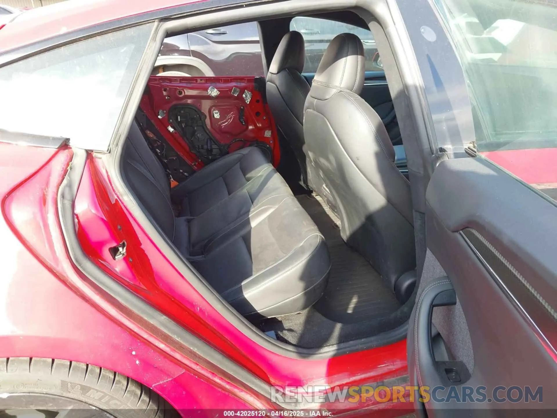 8 Photograph of a damaged car 5YJSA1E60MF447203 TESLA MODEL S 2021