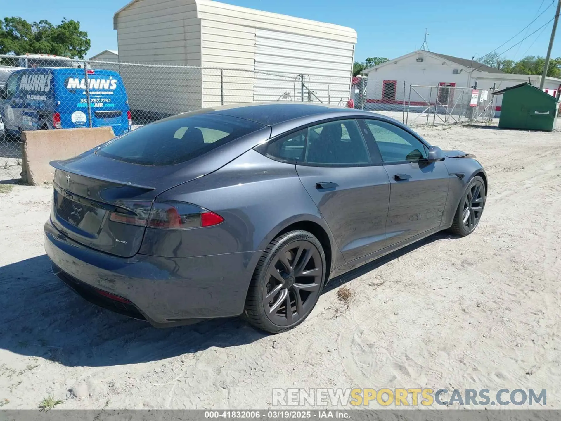 4 Photograph of a damaged car 5YJSA1E61MF435321 TESLA MODEL S 2021