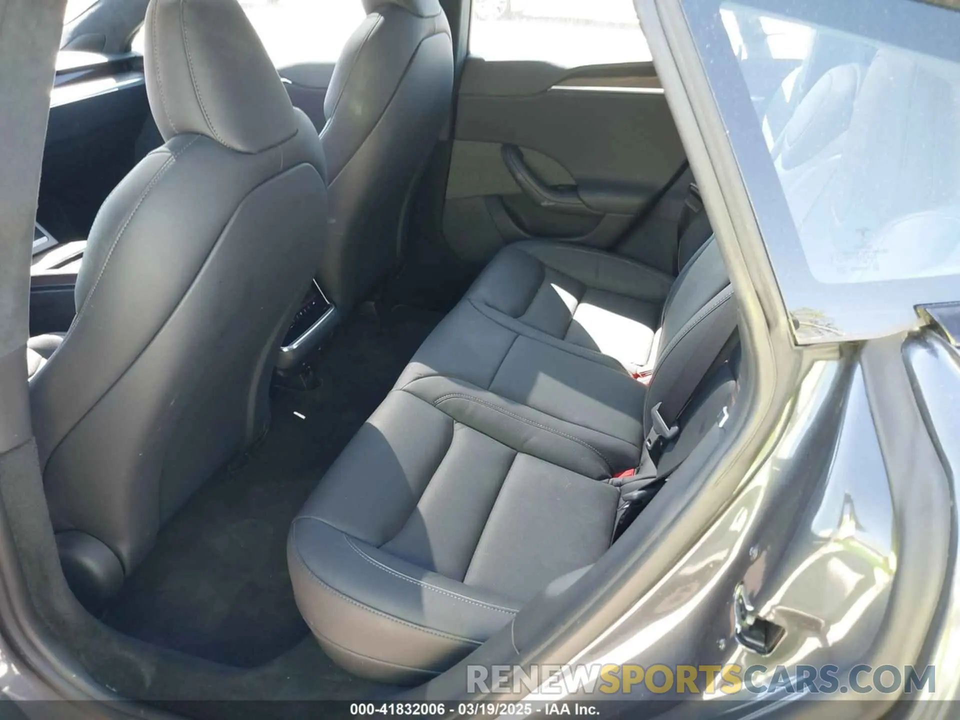 8 Photograph of a damaged car 5YJSA1E61MF435321 TESLA MODEL S 2021