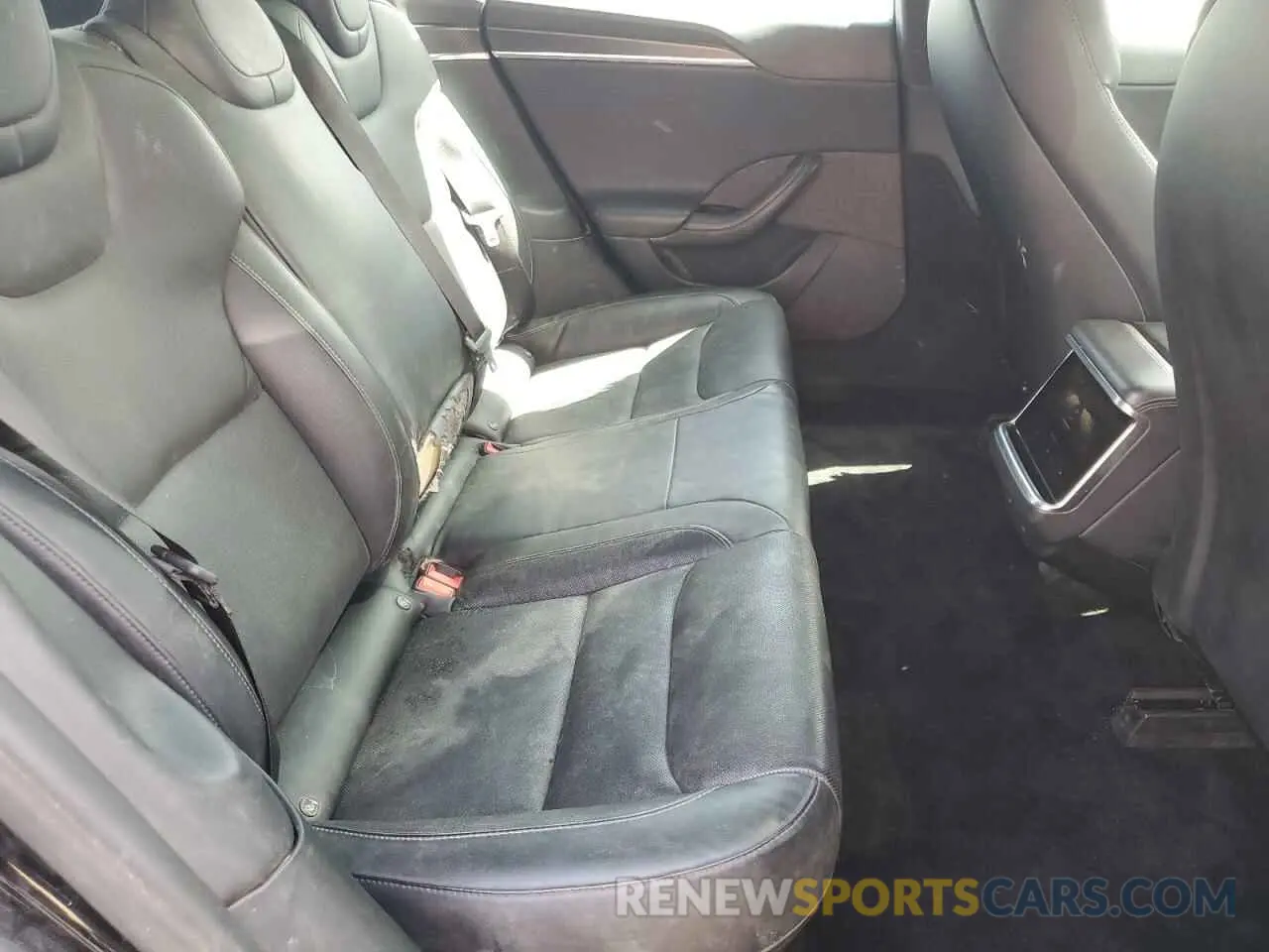 10 Photograph of a damaged car 5YJSA1E62MF455304 TESLA MODEL S 2021
