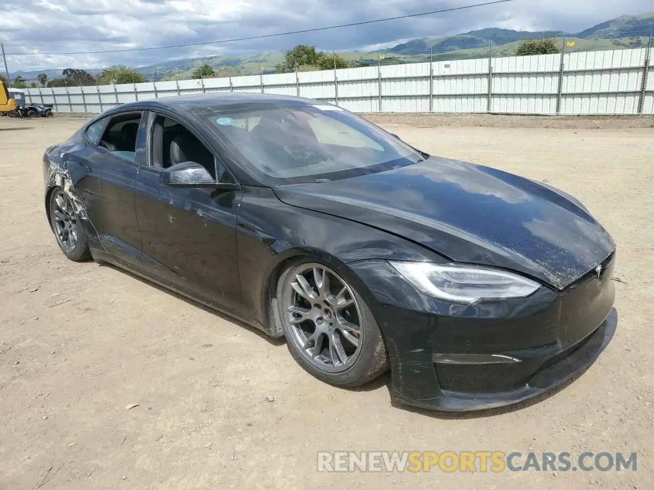4 Photograph of a damaged car 5YJSA1E62MF455304 TESLA MODEL S 2021