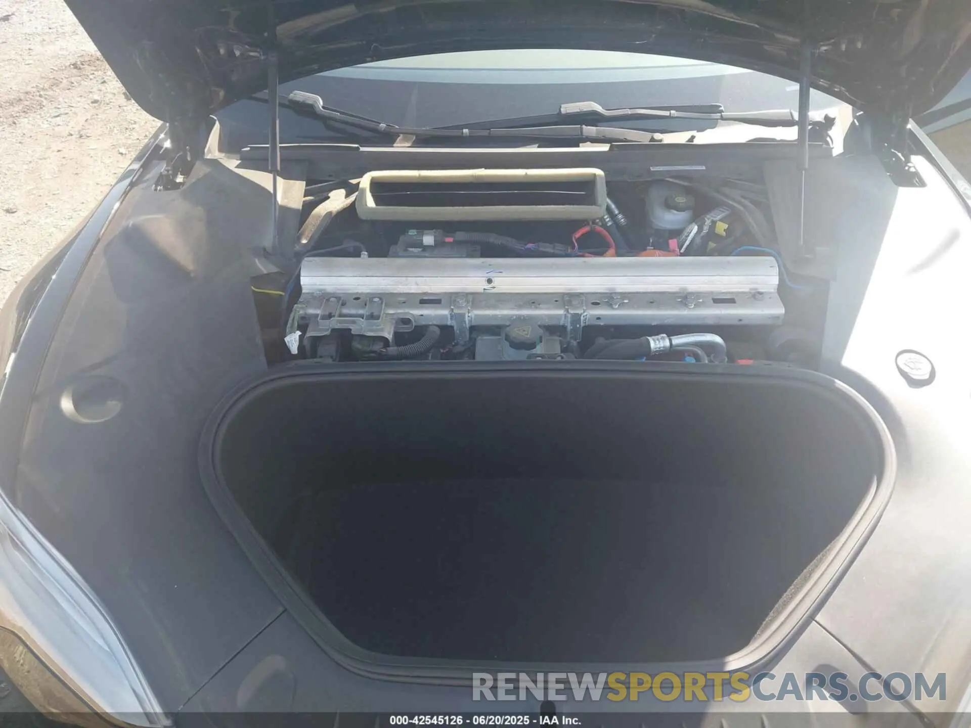 10 Photograph of a damaged car 5YJSA1E63MF439354 TESLA MODEL S 2021