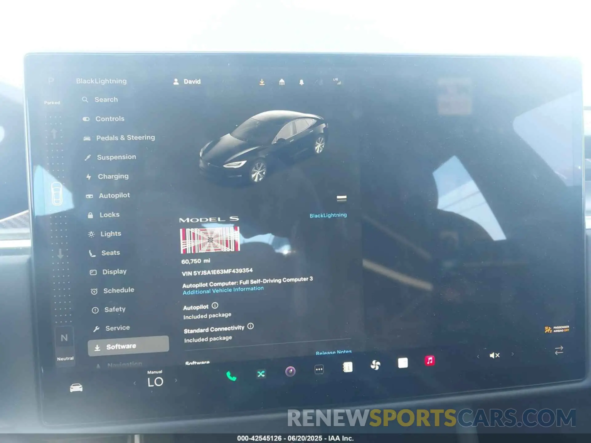 12 Photograph of a damaged car 5YJSA1E63MF439354 TESLA MODEL S 2021