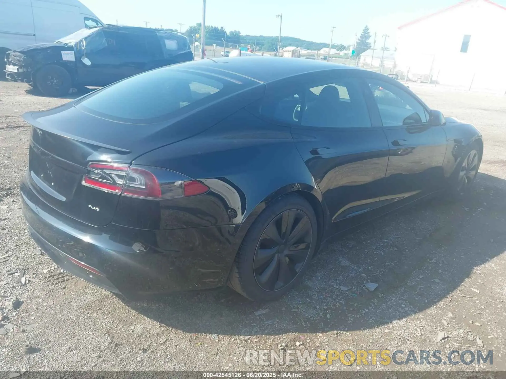 4 Photograph of a damaged car 5YJSA1E63MF439354 TESLA MODEL S 2021