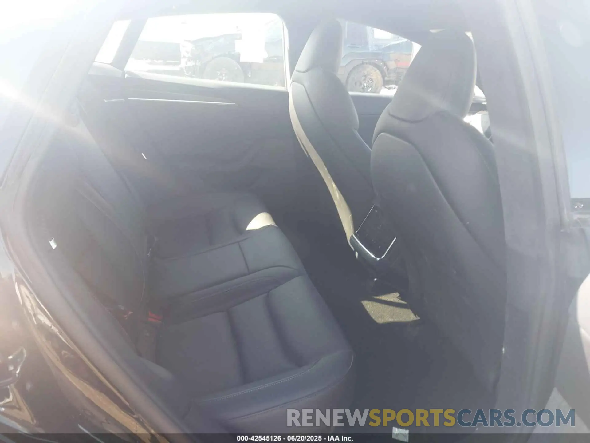 8 Photograph of a damaged car 5YJSA1E63MF439354 TESLA MODEL S 2021