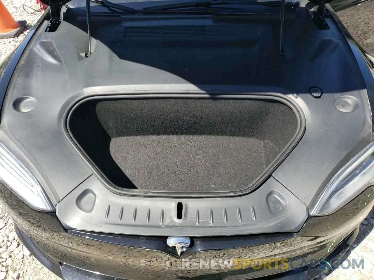 11 Photograph of a damaged car 5YJSA1E63MF451391 TESLA MODEL S 2021