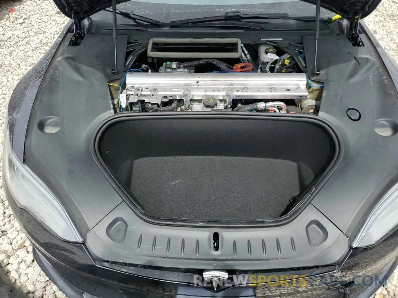 11 Photograph of a damaged car 5YJSA1E63MF451746 TESLA MODEL S 2021