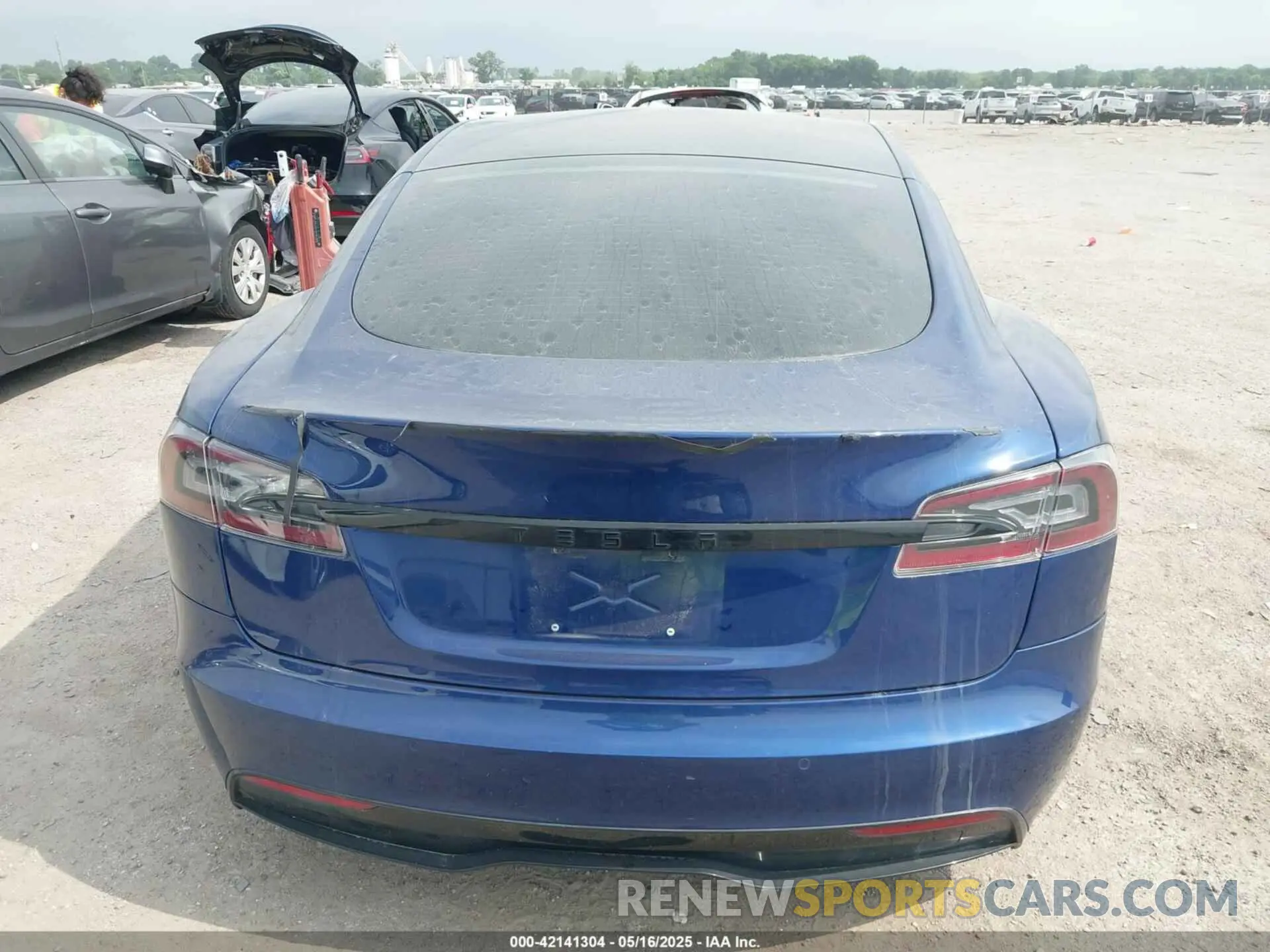 15 Photograph of a damaged car 5YJSA1E64MF442036 TESLA MODEL S 2021