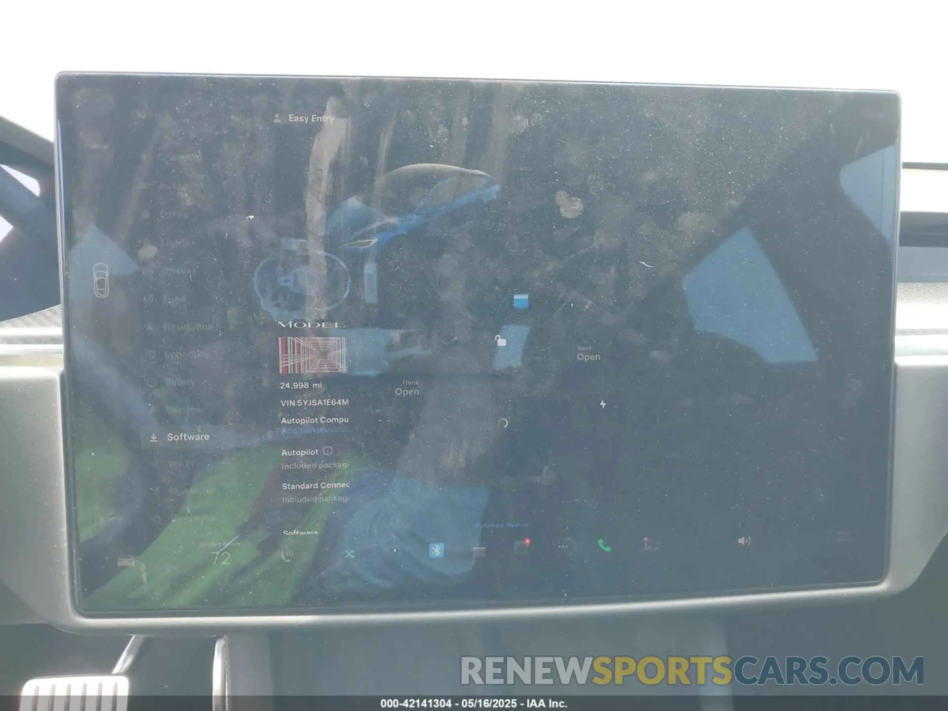 17 Photograph of a damaged car 5YJSA1E64MF442036 TESLA MODEL S 2021