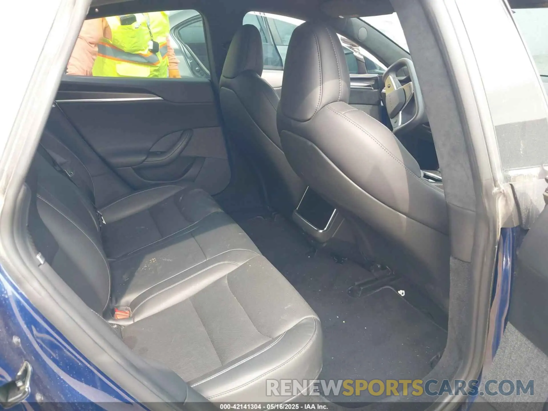 8 Photograph of a damaged car 5YJSA1E64MF442036 TESLA MODEL S 2021