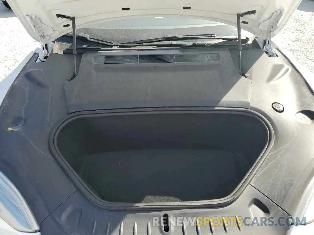 11 Photograph of a damaged car 5YJSA1E64MF451996 TESLA MODEL S 2021