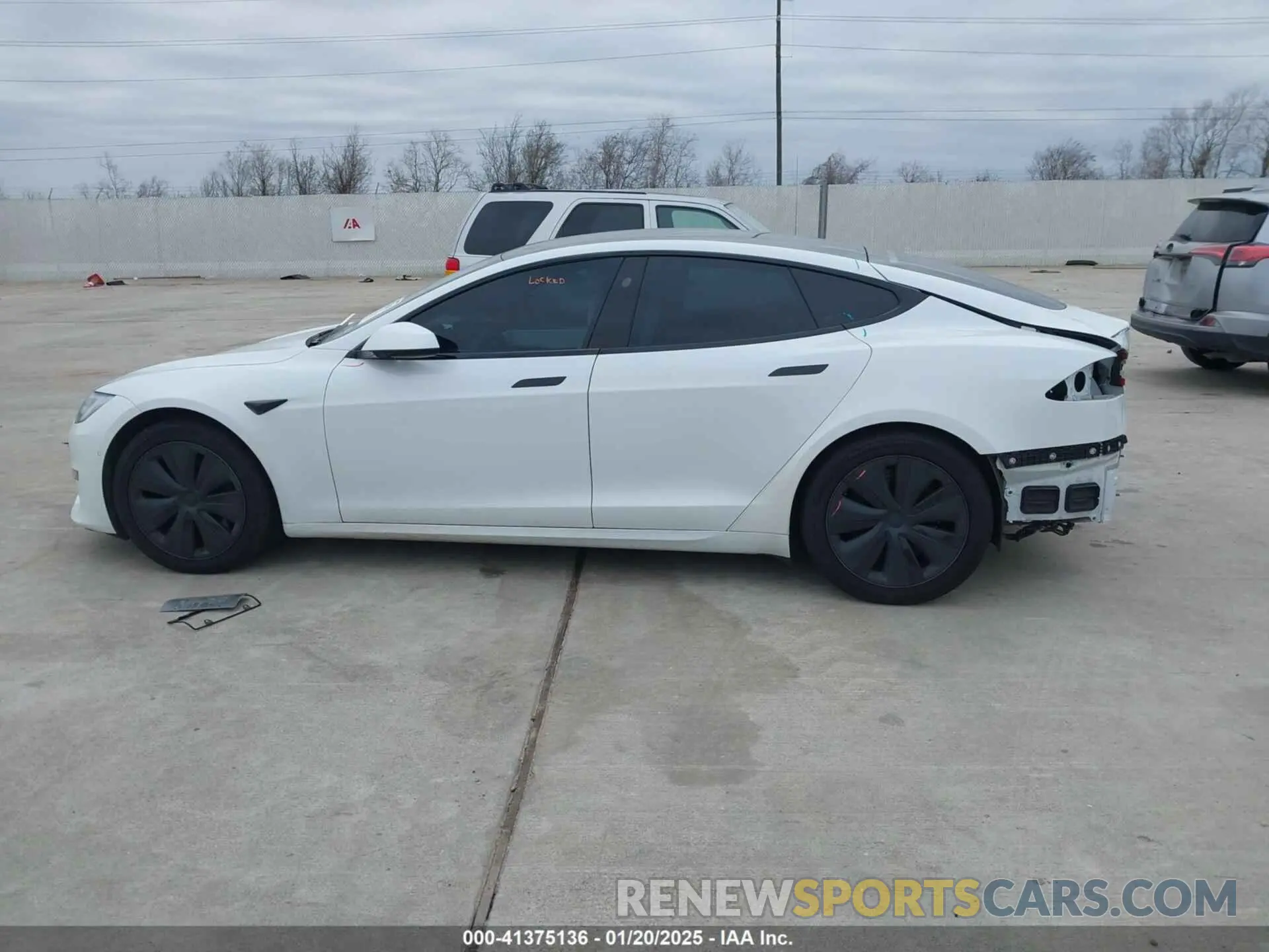 13 Photograph of a damaged car 5YJSA1E64MF452744 TESLA MODEL S 2021