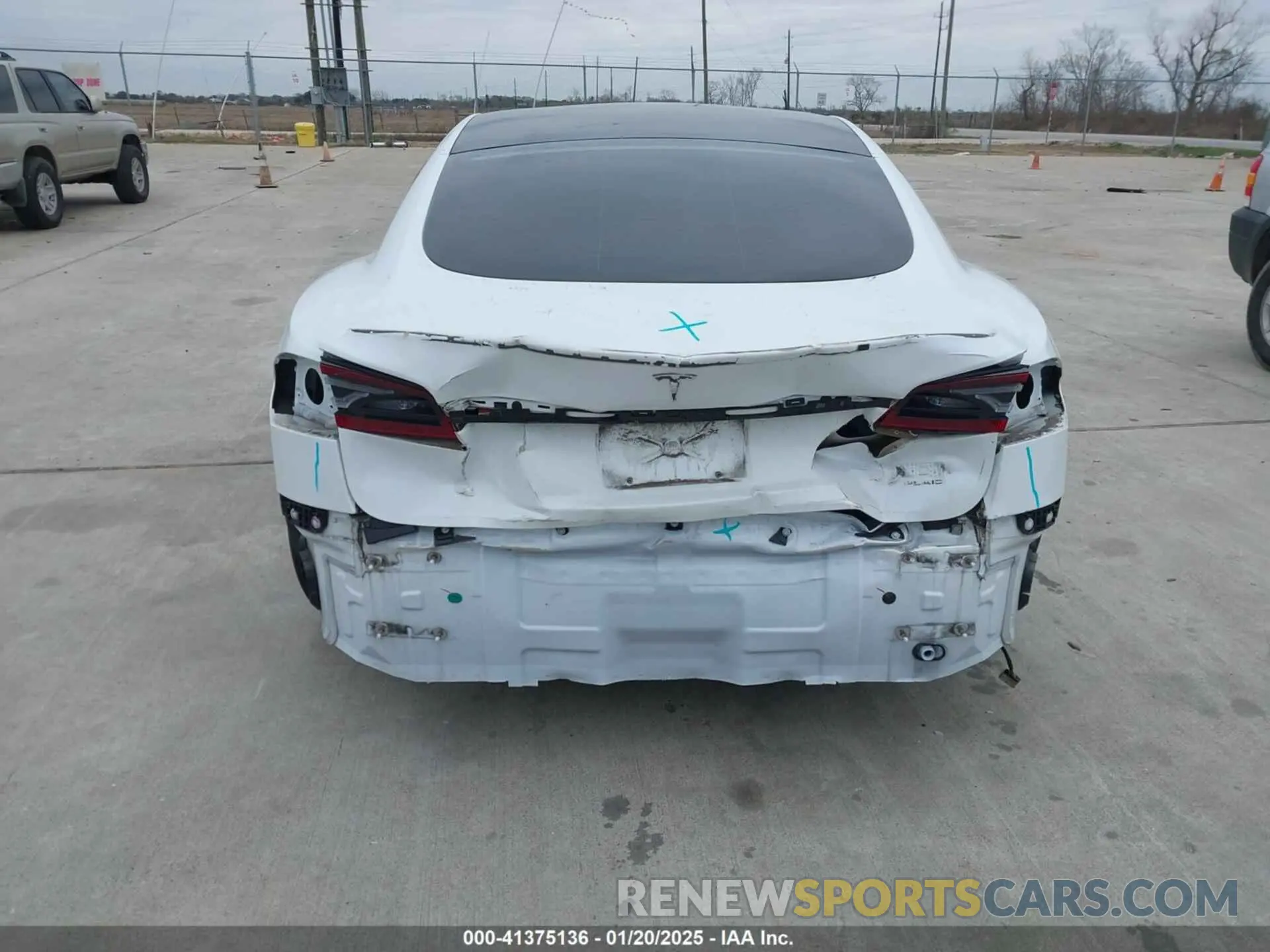 15 Photograph of a damaged car 5YJSA1E64MF452744 TESLA MODEL S 2021