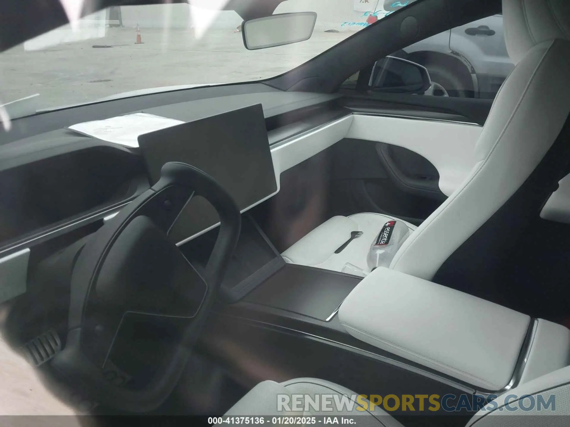 17 Photograph of a damaged car 5YJSA1E64MF452744 TESLA MODEL S 2021