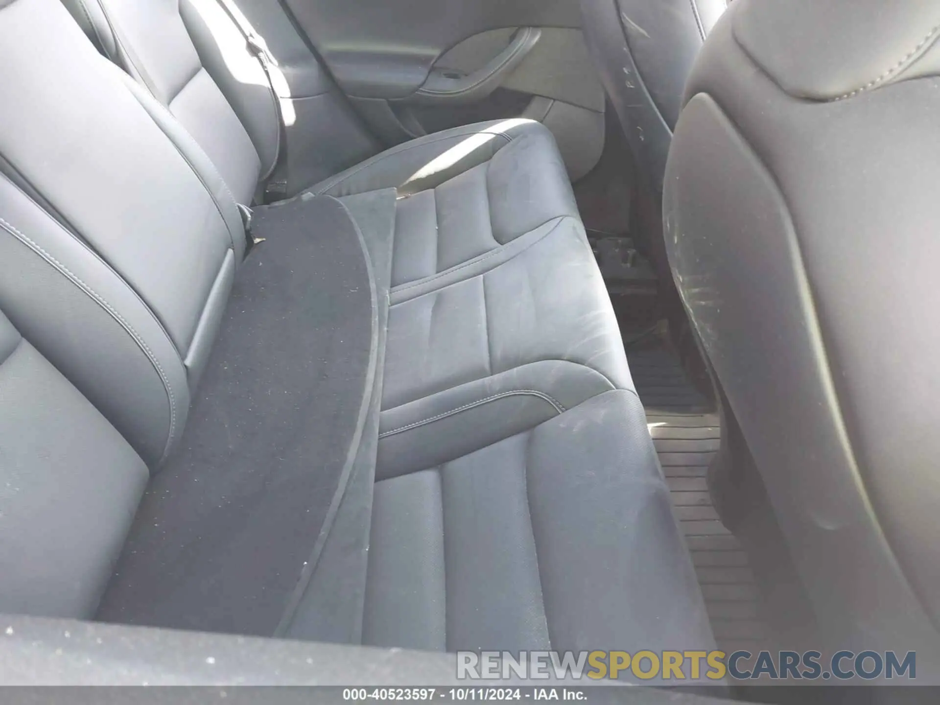 8 Photograph of a damaged car 5YJSA1E65MF435662 TESLA MODEL S 2021