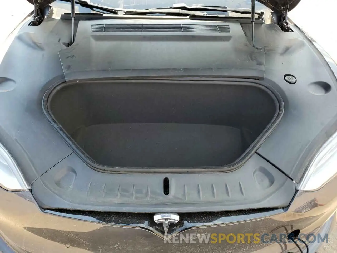 11 Photograph of a damaged car 5YJSA1E65MF447181 TESLA MODEL S 2021