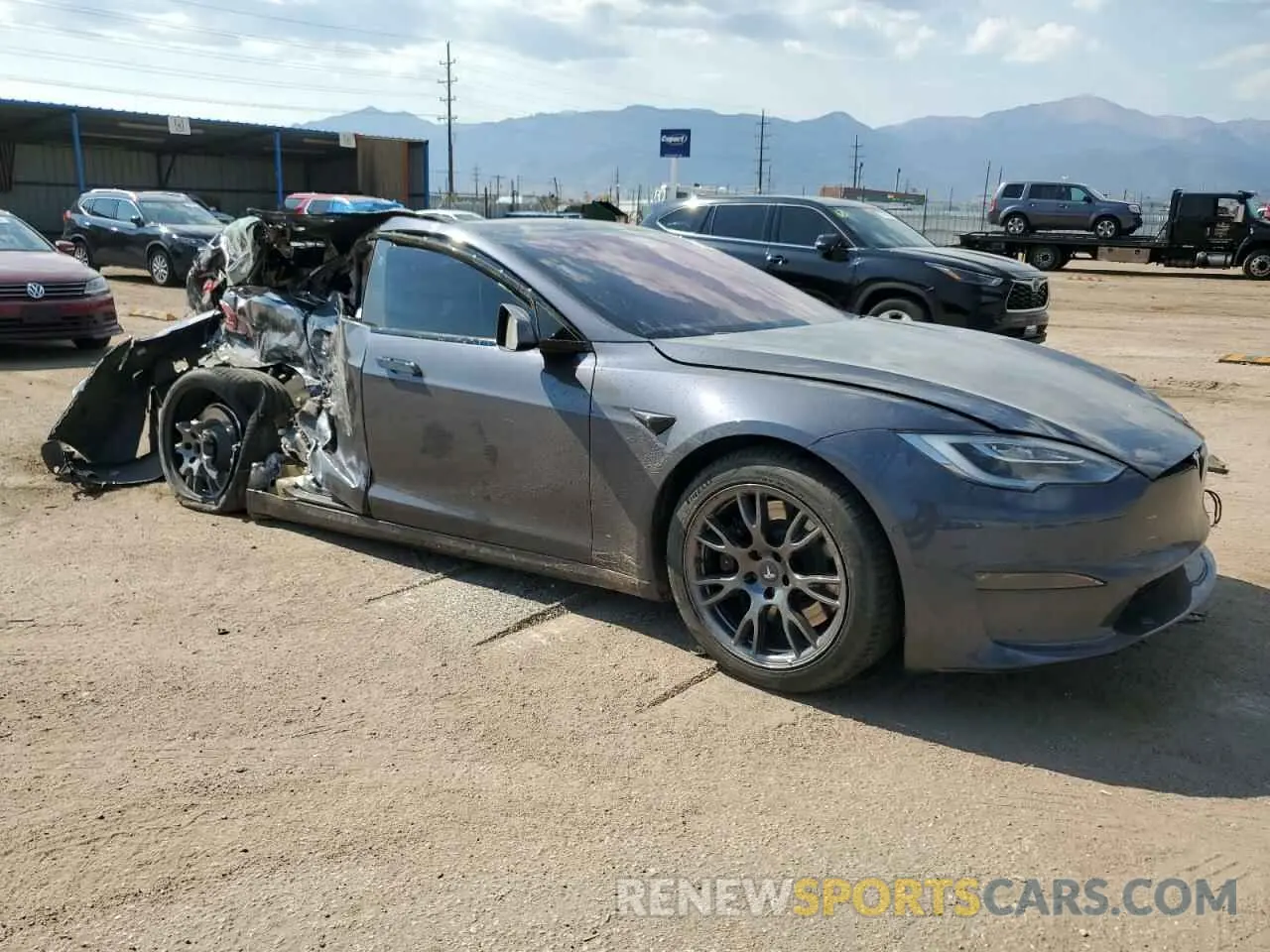 4 Photograph of a damaged car 5YJSA1E65MF447181 TESLA MODEL S 2021