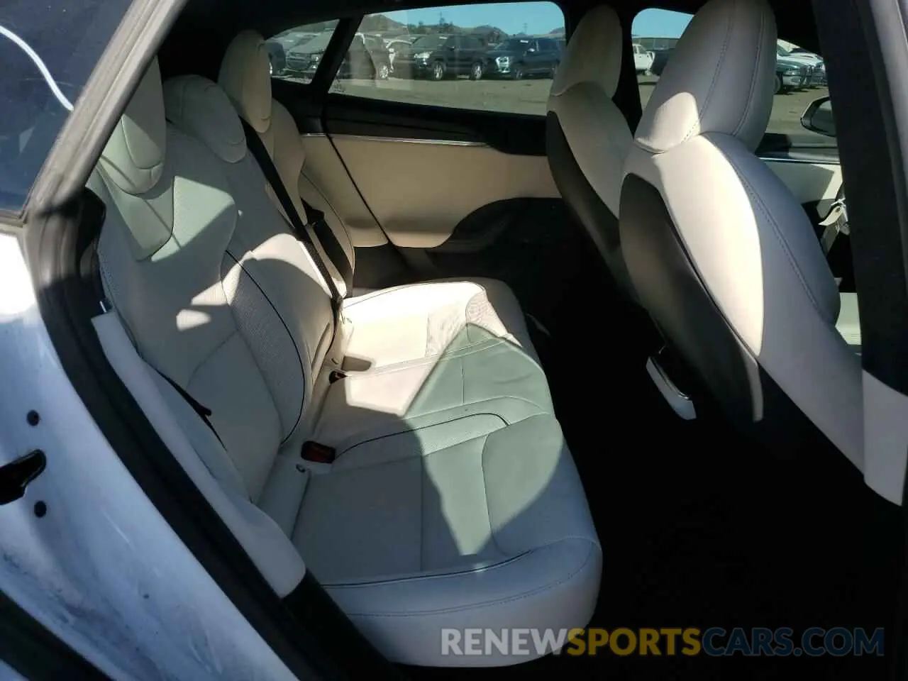 10 Photograph of a damaged car 5YJSA1E65MF447519 TESLA MODEL S 2021