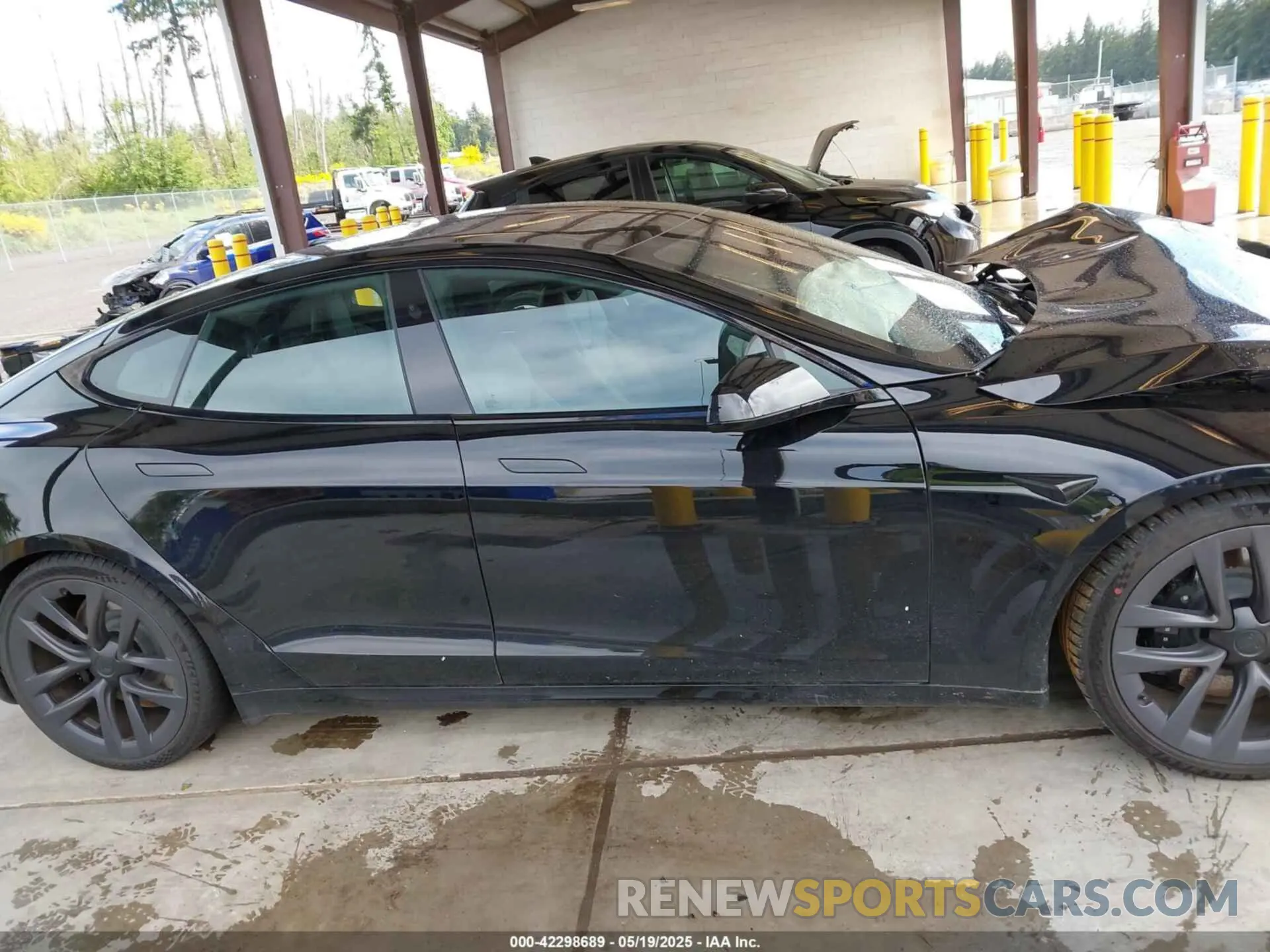 12 Photograph of a damaged car 5YJSA1E66MF434066 TESLA MODEL S 2021