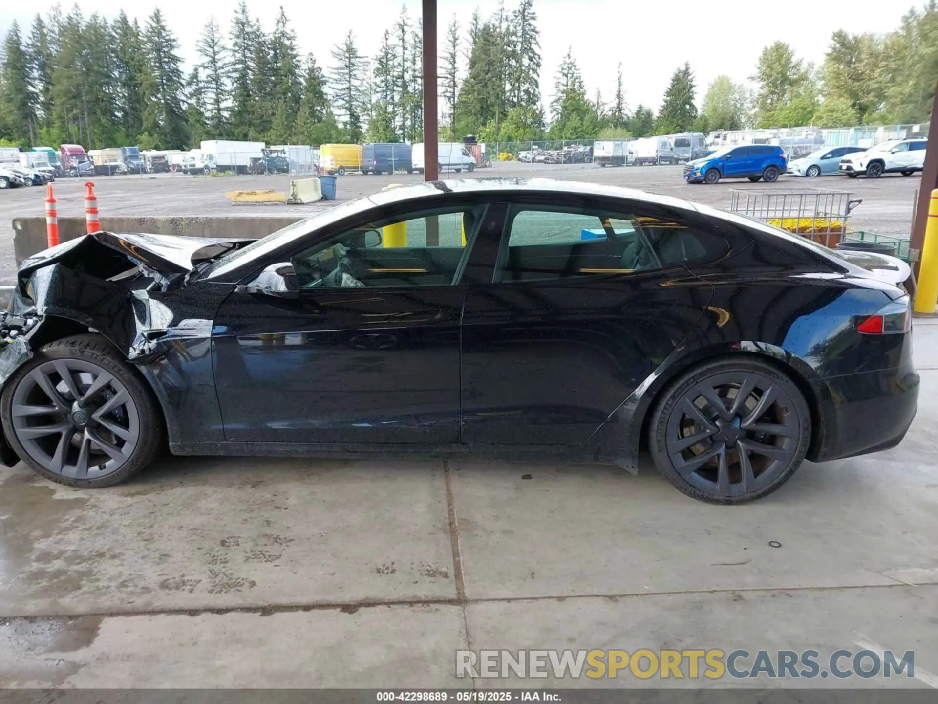 13 Photograph of a damaged car 5YJSA1E66MF434066 TESLA MODEL S 2021