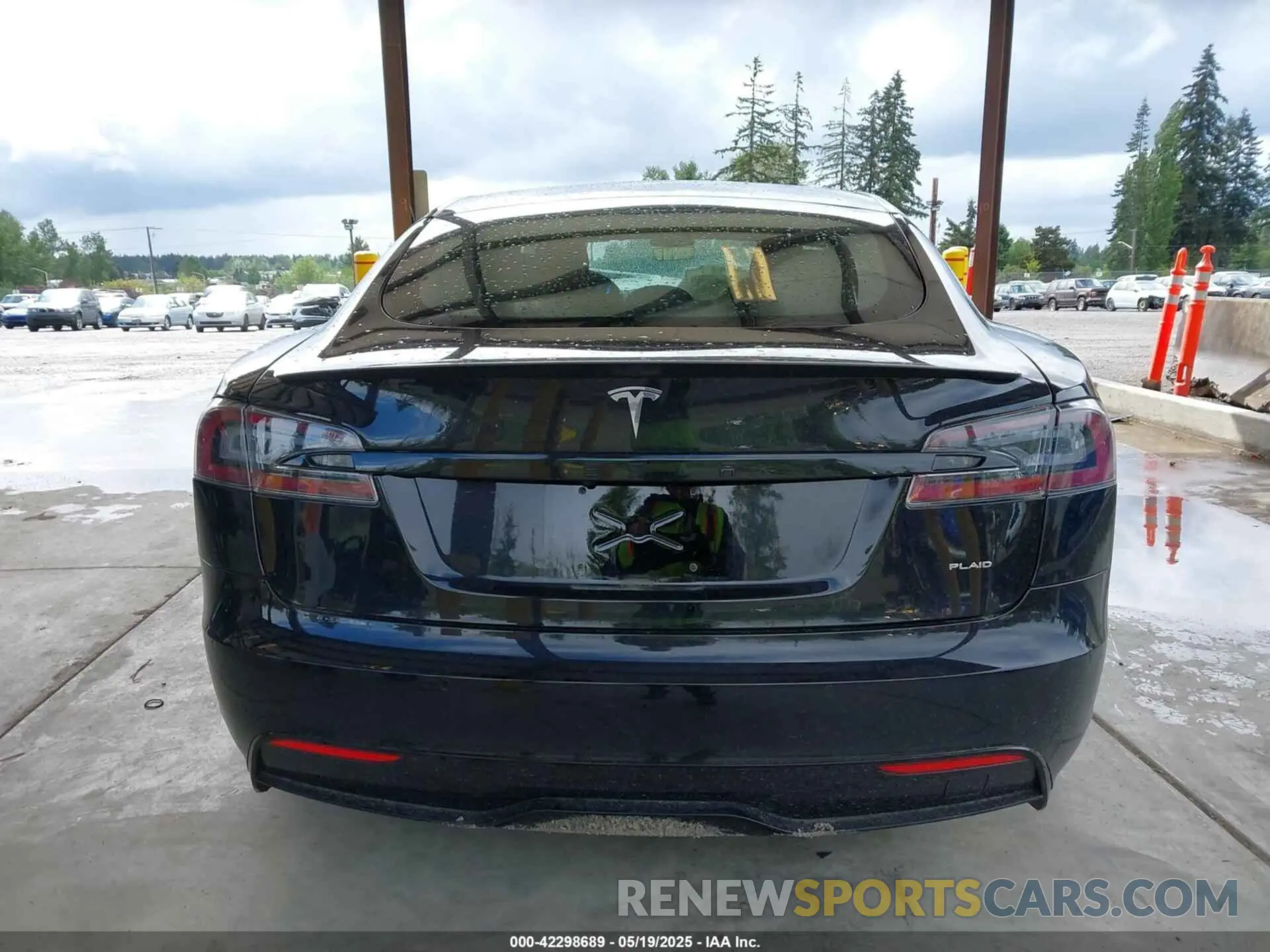 15 Photograph of a damaged car 5YJSA1E66MF434066 TESLA MODEL S 2021