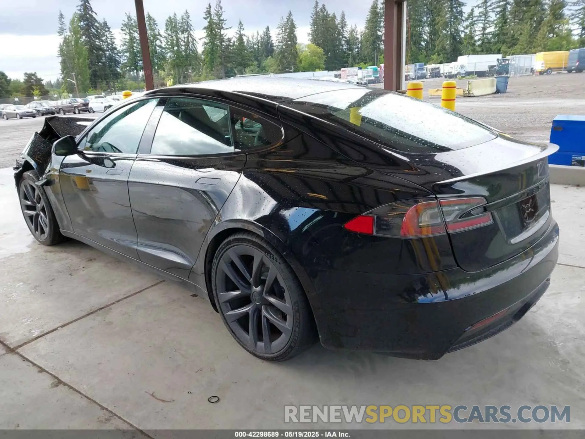 3 Photograph of a damaged car 5YJSA1E66MF434066 TESLA MODEL S 2021