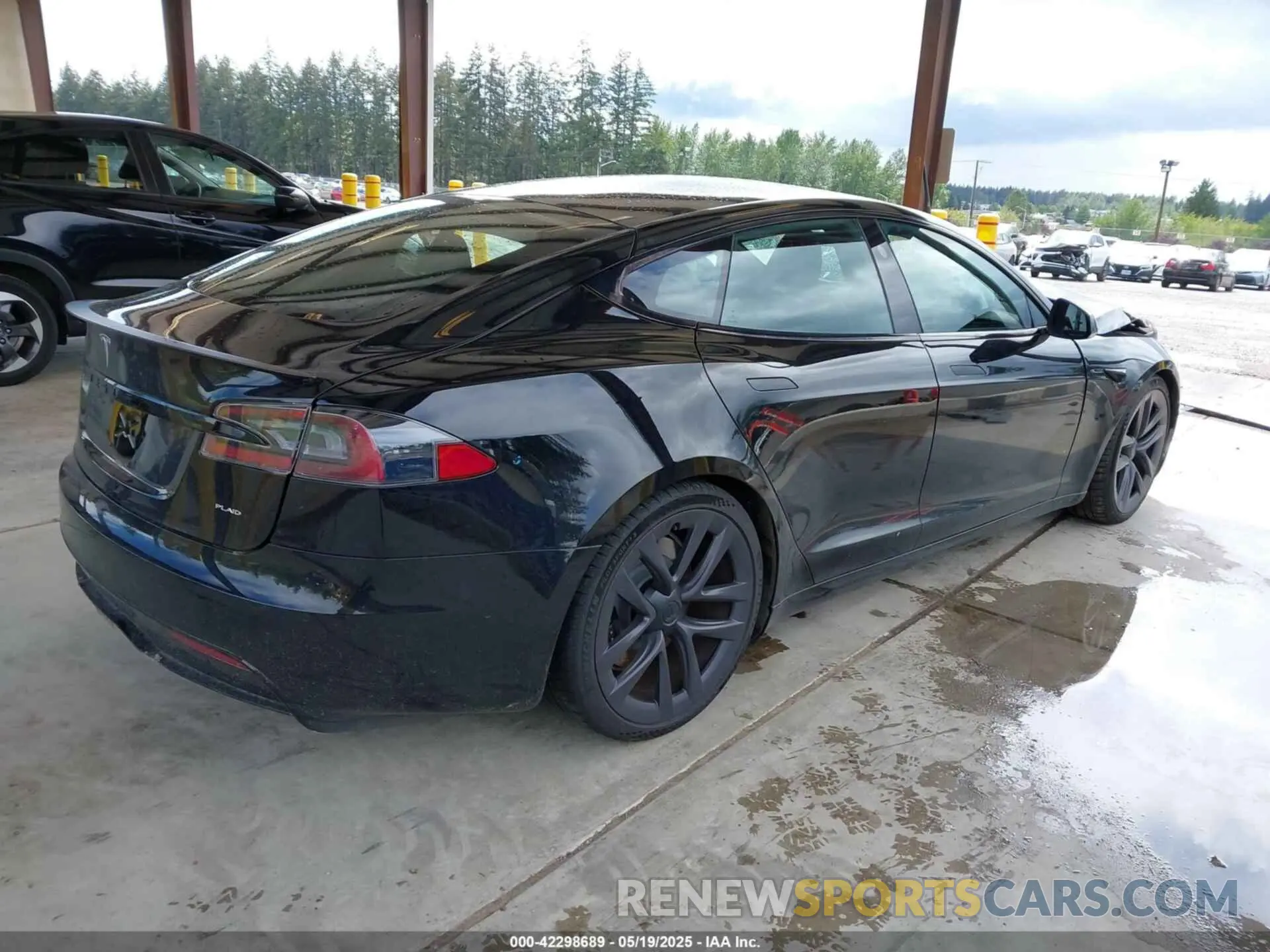 4 Photograph of a damaged car 5YJSA1E66MF434066 TESLA MODEL S 2021