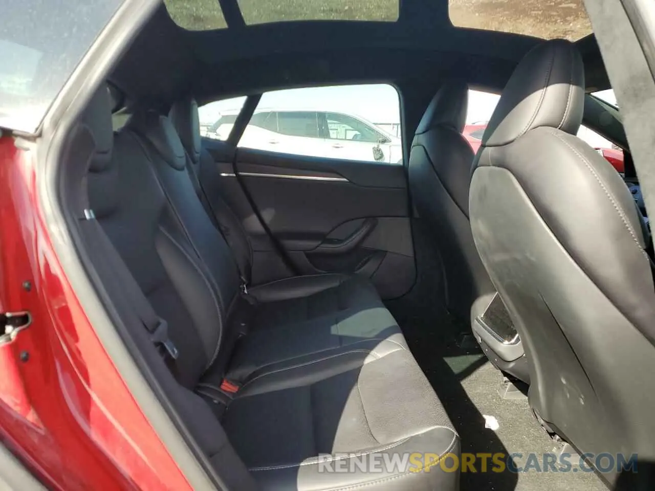 10 Photograph of a damaged car 5YJSA1E66MF435931 TESLA MODEL S 2021