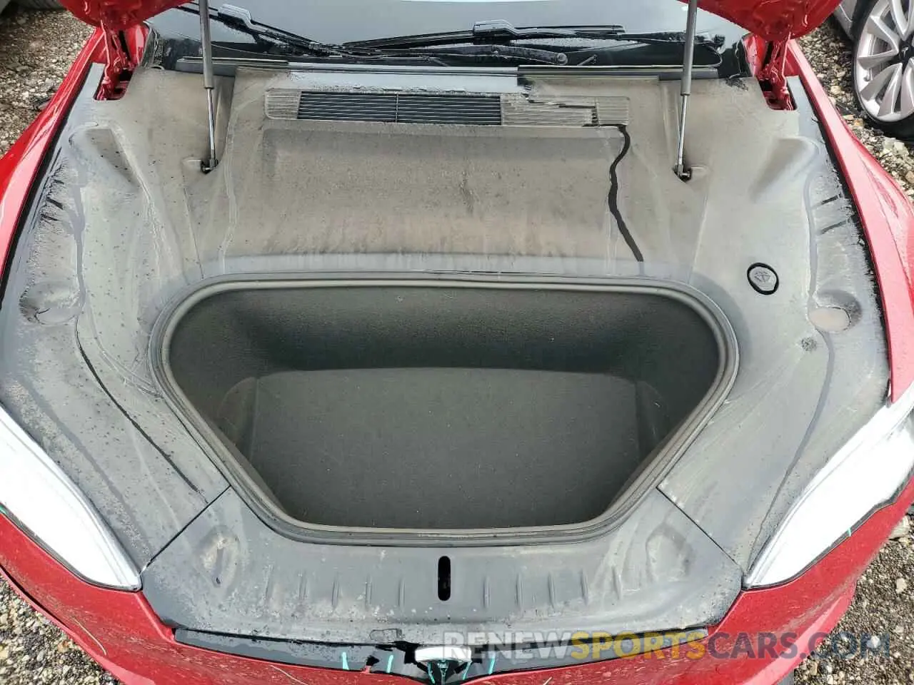 11 Photograph of a damaged car 5YJSA1E66MF435931 TESLA MODEL S 2021
