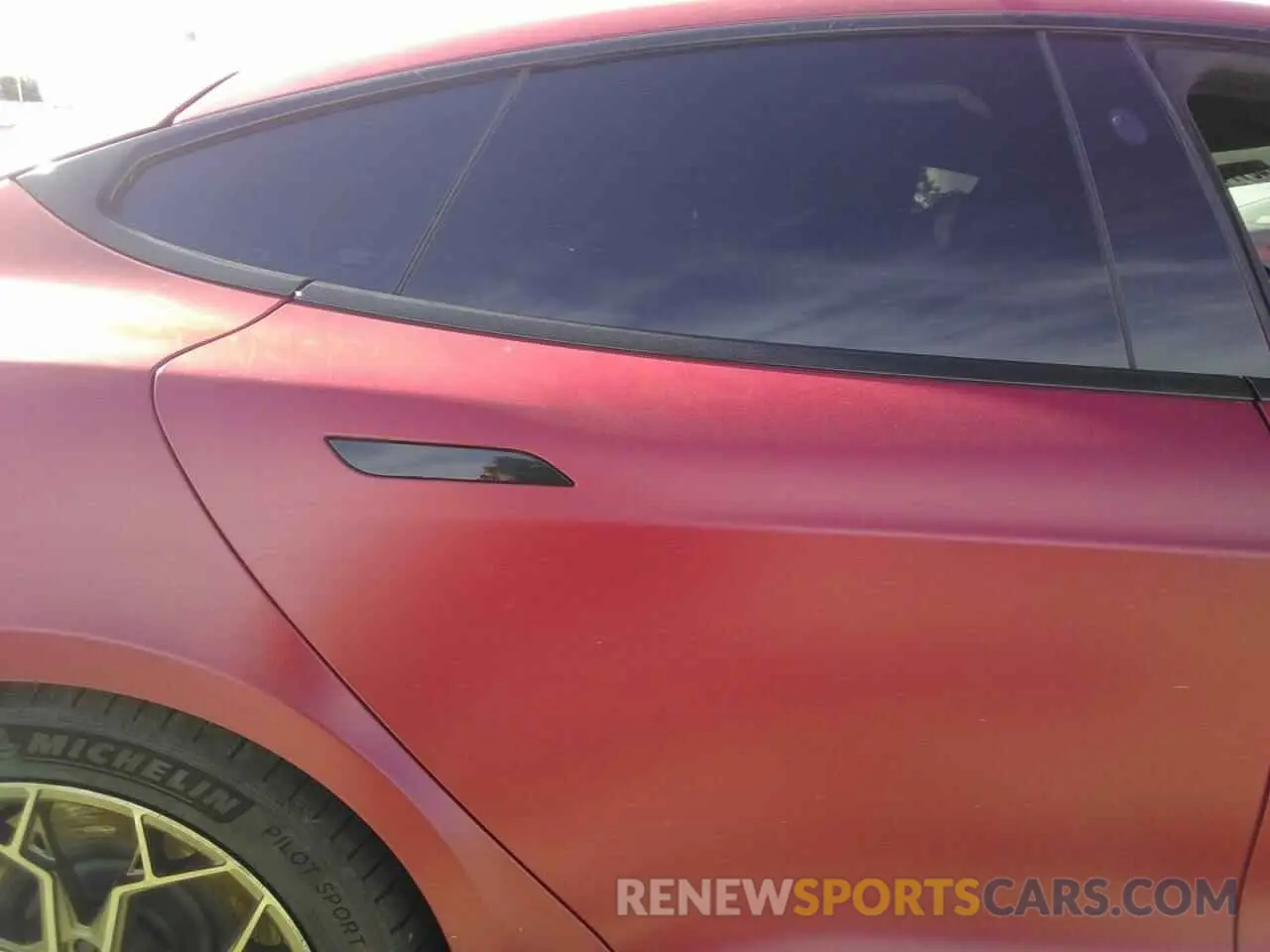 10 Photograph of a damaged car 5YJSA1E66MF436089 TESLA MODEL S 2021