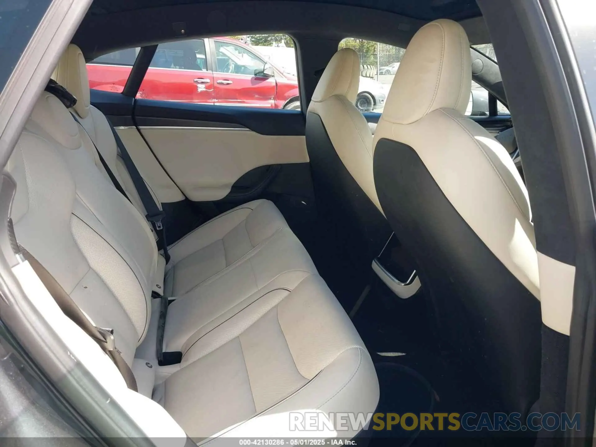 8 Photograph of a damaged car 5YJSA1E66MF456357 TESLA MODEL S 2021