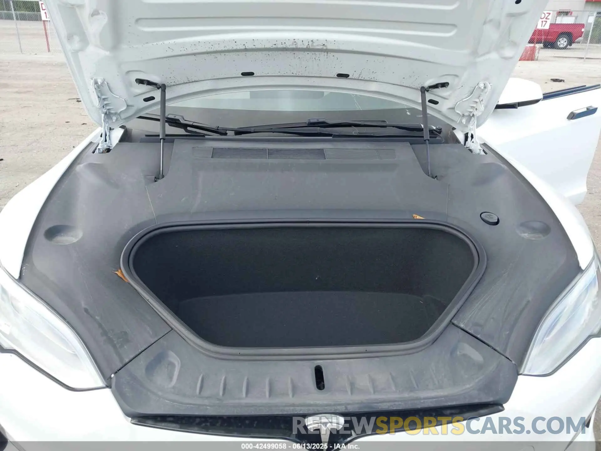 10 Photograph of a damaged car 5YJSA1E67MF436814 TESLA MODEL S 2021