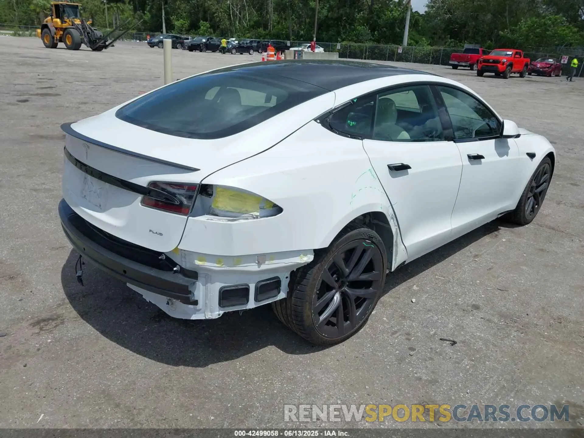 4 Photograph of a damaged car 5YJSA1E67MF436814 TESLA MODEL S 2021