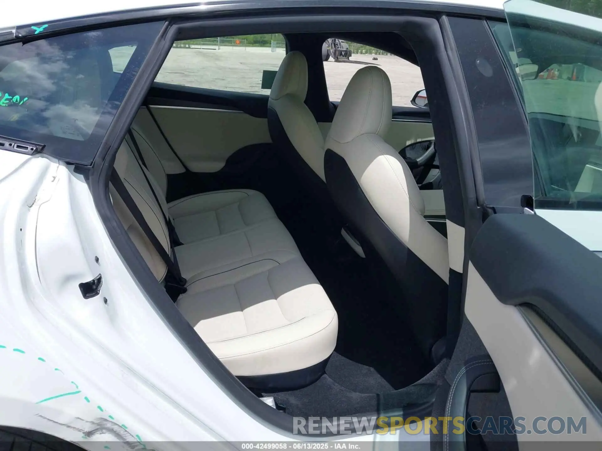 8 Photograph of a damaged car 5YJSA1E67MF436814 TESLA MODEL S 2021