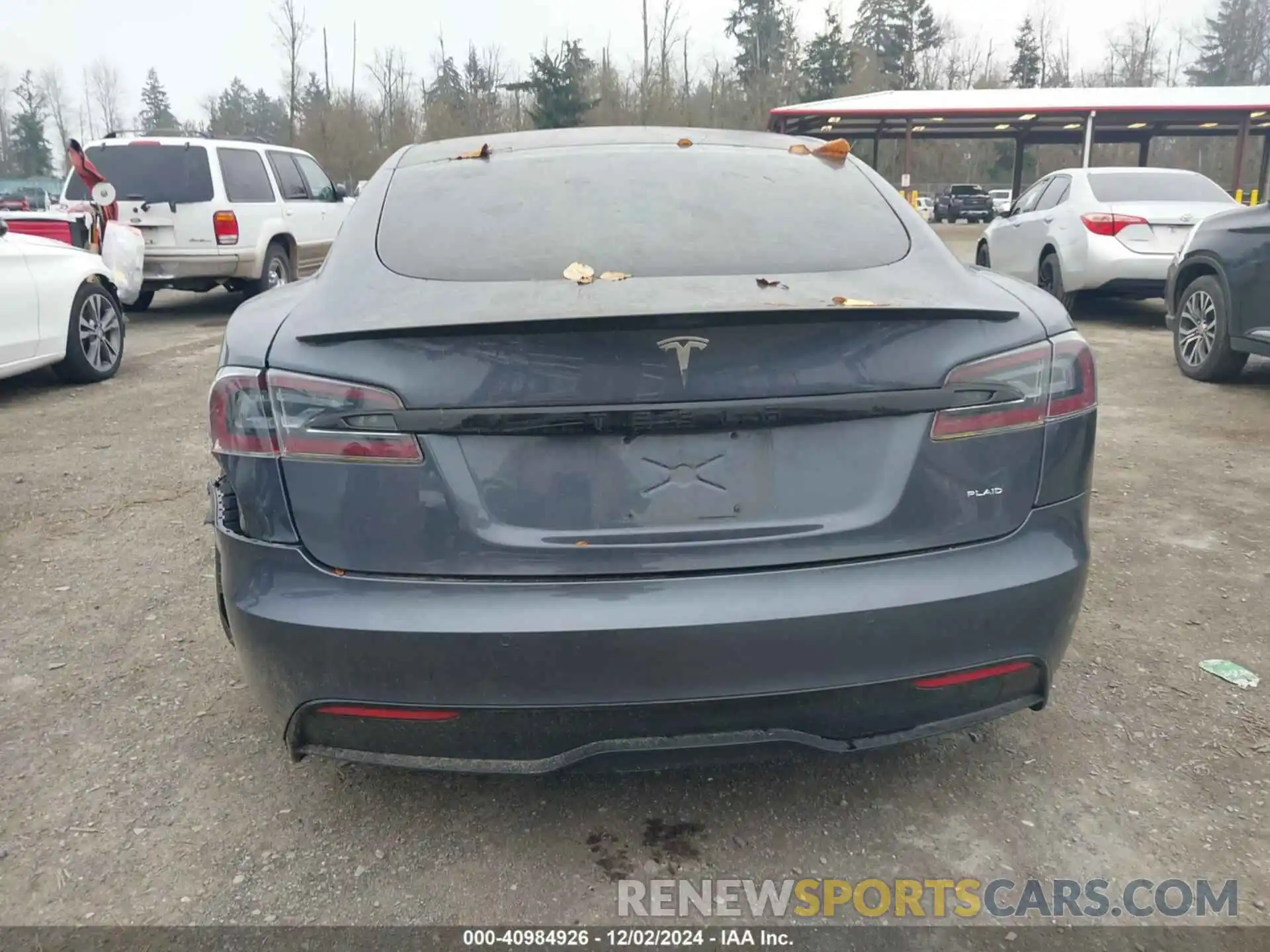 16 Photograph of a damaged car 5YJSA1E69MF434837 TESLA MODEL S 2021